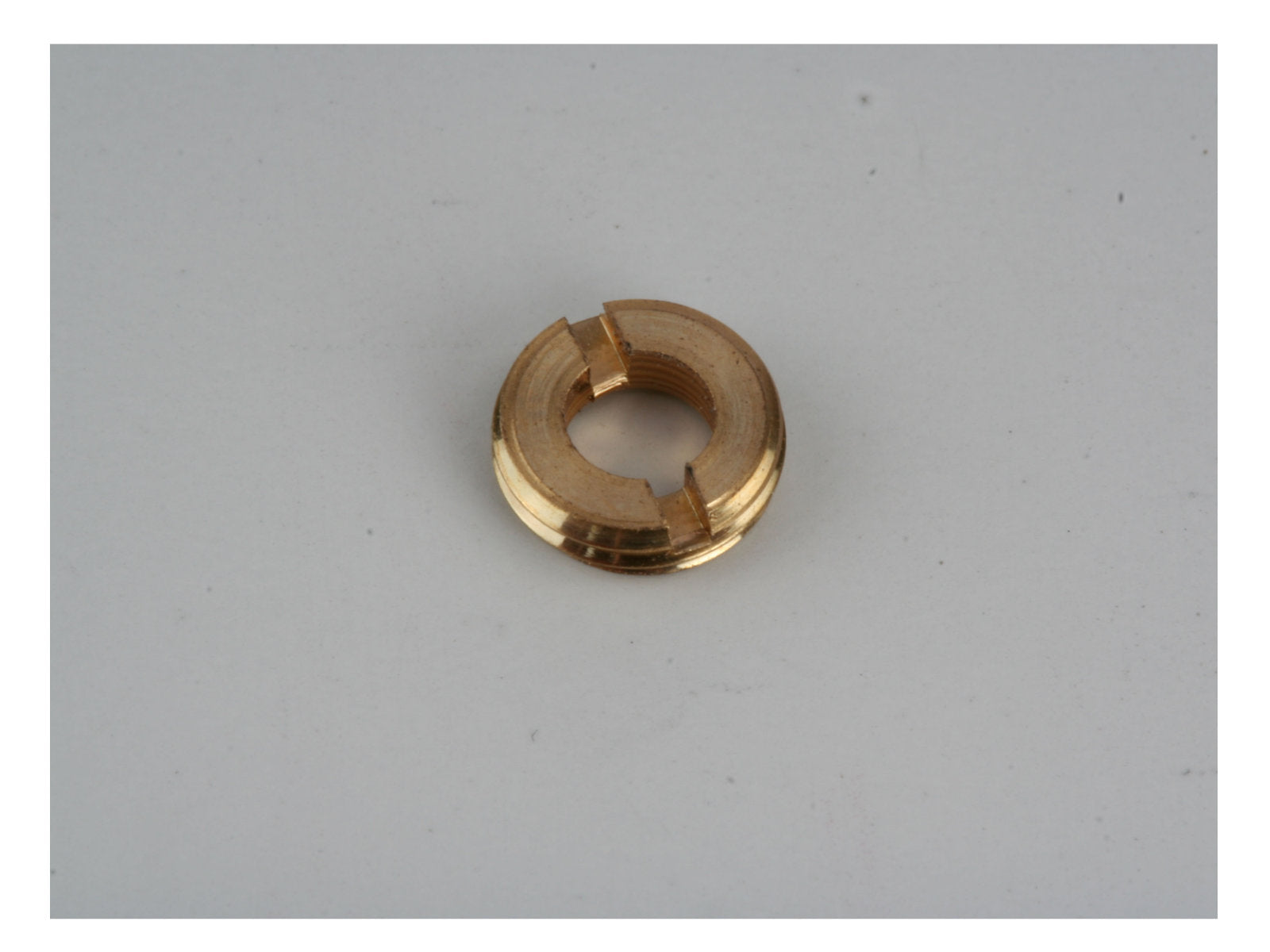 Paint nozzles - sealing nut